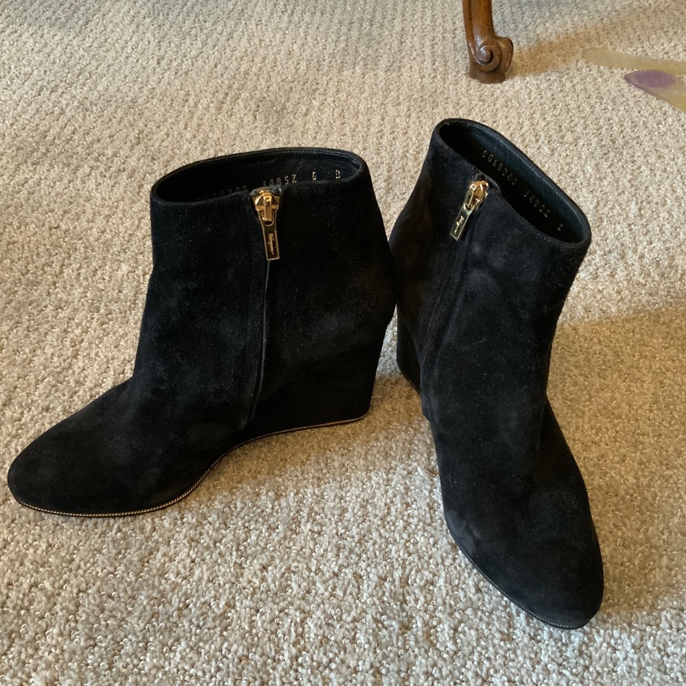 SALAVATORE FERREGAMO BLACK SUEDE WEDGE BOOTS SIZE 6